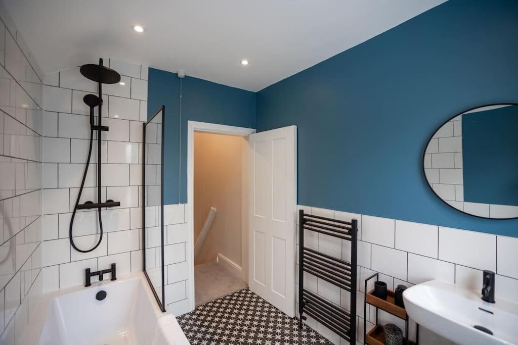 Hereford - Clifton Villa - Beautifully Presented House Located A Short Walk From City Centre - Sleeps 6 Guests - Perfect For Exploring Hereford - Hosted By Rentmyhouse Экстерьер фото