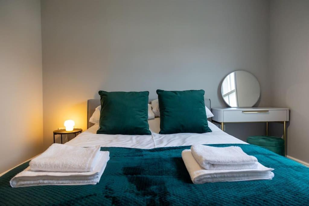 Hereford - Clifton Villa - Beautifully Presented House Located A Short Walk From City Centre - Sleeps 6 Guests - Perfect For Exploring Hereford - Hosted By Rentmyhouse Экстерьер фото