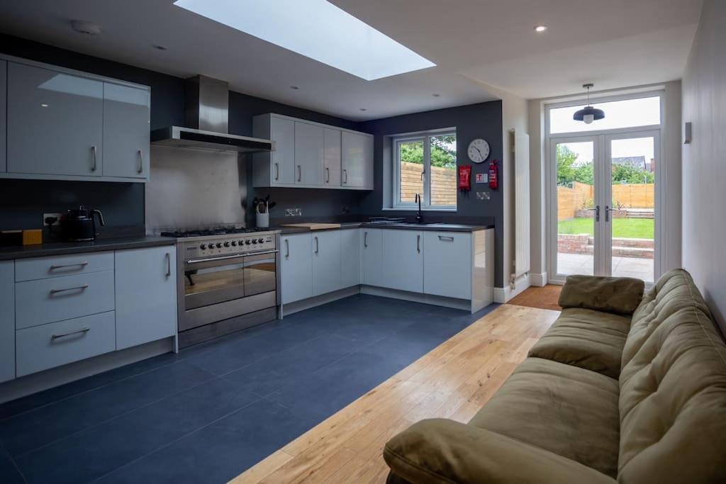 Hereford - Clifton Villa - Beautifully Presented House Located A Short Walk From City Centre - Sleeps 6 Guests - Perfect For Exploring Hereford - Hosted By Rentmyhouse Экстерьер фото